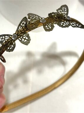 🍭2/$14🍭 Gold Headband brass toned filigree butterfly detailed, rhinestone, satin